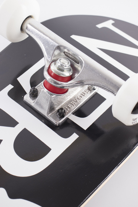 Deskorolka Nervous Classic Logo Black 8.125